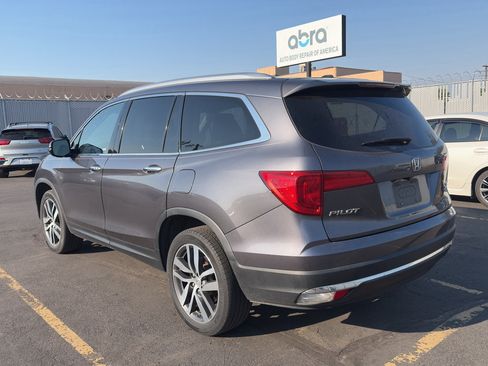 Used 2017 Honda Pilot Touring image 5