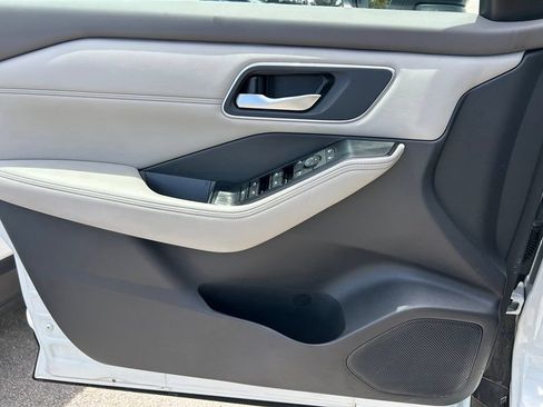 Certified 2021 Nissan Rogue SV w/ Premium Package FWD image 19