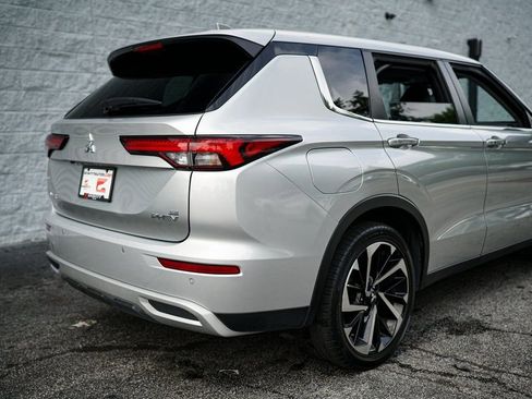 Used 2023 Mitsubishi Outlander LE image 14