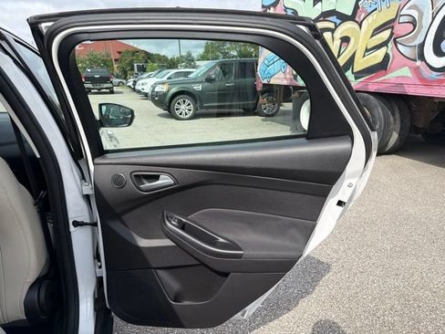 Used 2018 Ford Focus Titanium FWD image 26