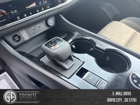 Used 2025 Nissan Rogue SV AWD/4WD image 22
