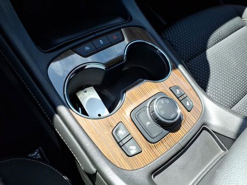 Used 2023 GMC Acadia SLE w/ Driver Convenience Package image 27