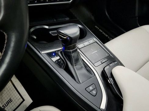 Used 2019 Lexus UX 250h w/ Premium Package image 17