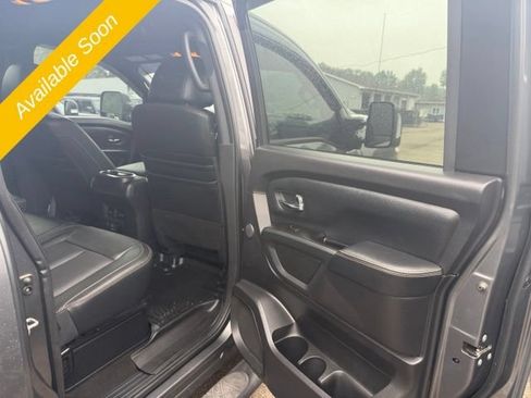 Used 2019 Nissan Titan SL AWD/4WD image 11