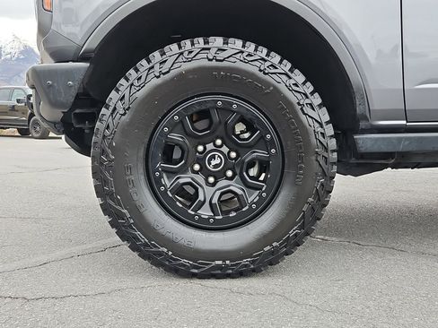 Used 2023 Ford Bronco Badlands w/ Sasquatch Package image 14