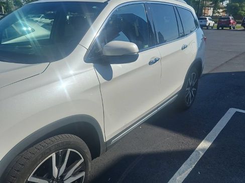 Used 2020 Honda Pilot Touring image 1