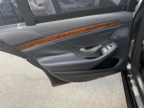 Used 2015 Mercedes-Benz S 550 Sedan image 12