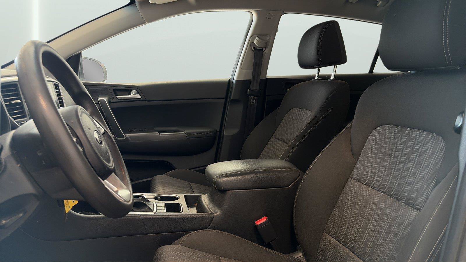 Used 2020 Kia Sportage LX AWD/4WD image 10