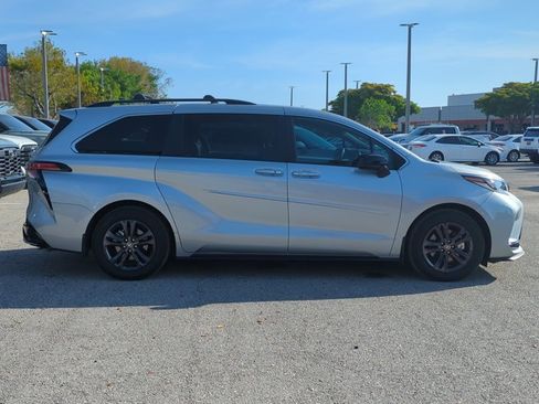 Used 2024 Toyota Sienna XSE w/ XSE Plus Package image 4