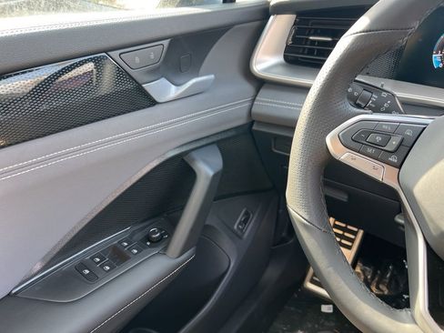 New 2026 Volkswagen Tiguan SE R-Line image 18