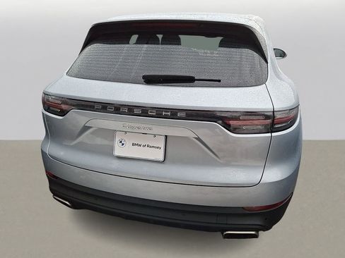 Used 2023 Porsche Cayenne w/ Premium Package image 5