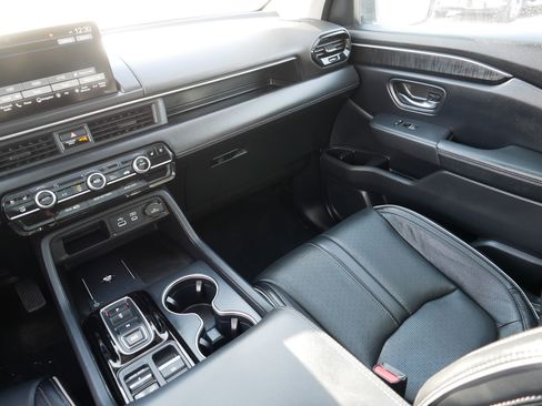 Used 2023 Honda Pilot Elite image 11