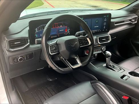 Used 2025 Ford Mustang GT Premium RWD image 17
