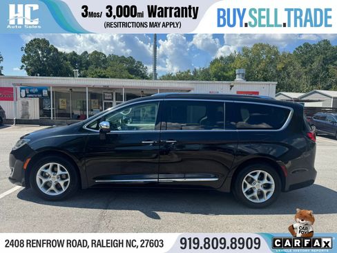 Used 2020 Chrysler Pacifica Limited FWD image 2