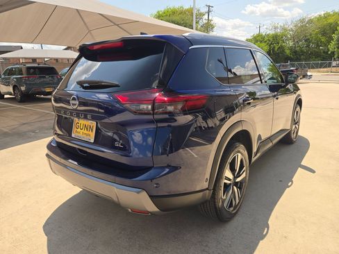 Certified 2026 Nissan Rogue SL FWD image 3