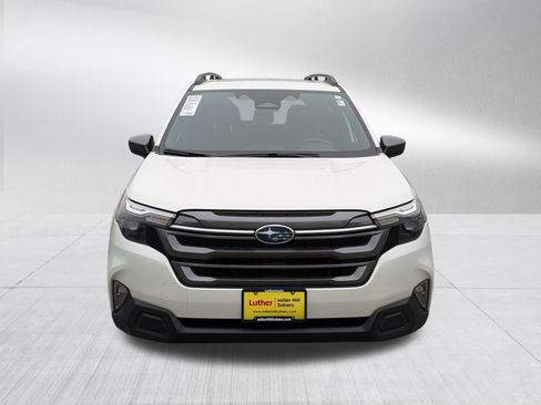 Used 2025 Subaru Forester Premium AWD/4WD image 2