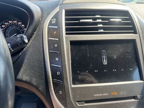 Used 2018 Lincoln MKC Select w/ Select Plus Package AWD/4WD image 18