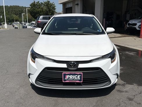 Used 2024 Toyota Corolla LE FWD image 2