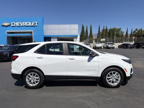 Used 2024 Chevrolet Equinox LS w/ LPO, Floor Liner Package FWD image 9