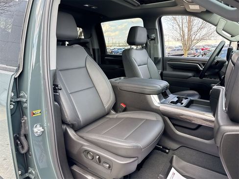 Used 2025 Chevrolet Silverado 3500 LTZ w/ LTZ Plus Package image 25