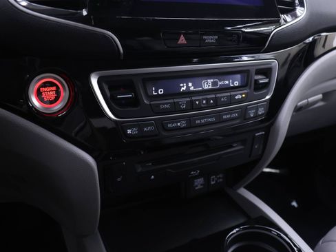 Used 2021 Honda Pilot Touring image 6
