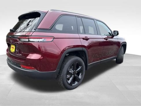 New 2025 Jeep Grand Cherokee Altitude image 7