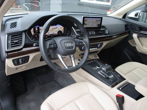 Used 2019 Audi Q5 2.0T Premium Plus w/ Premium Plus Package AWD/4WD image 4