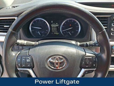 Used 2019 Toyota Highlander XLE FWD image 4