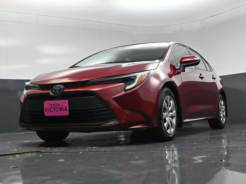 Used 2025 Toyota Corolla LE FWD image 18