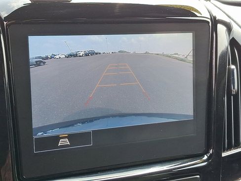 Used 2023 Chevrolet Traverse LT image 19