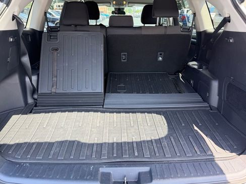 Used 2021 Toyota Highlander L FWD image 15