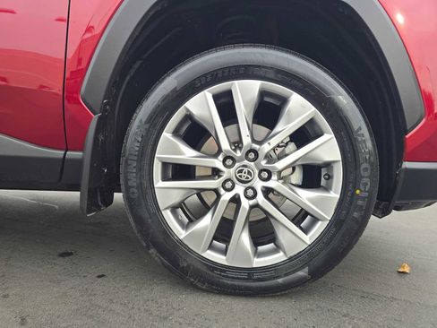 Used 2022 Toyota RAV4 XLE Premium image 9