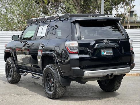Used 2018 Toyota 4Runner TRD Off-Road image 3