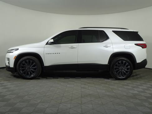 Used 2023 Chevrolet Traverse RS image 43