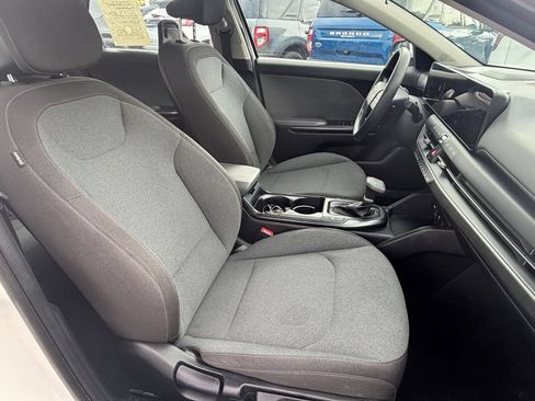 Used 2025 Kia K4 FWD image 33