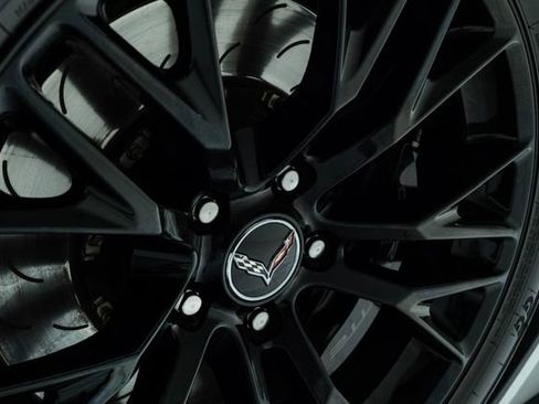 Used 2015 Chevrolet Corvette Z06 w/ 3LZ Preferred Equipment Group image 12