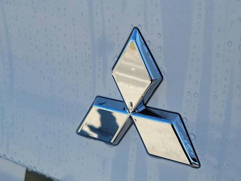 New 2026 Mitsubishi Outlander SE image 8