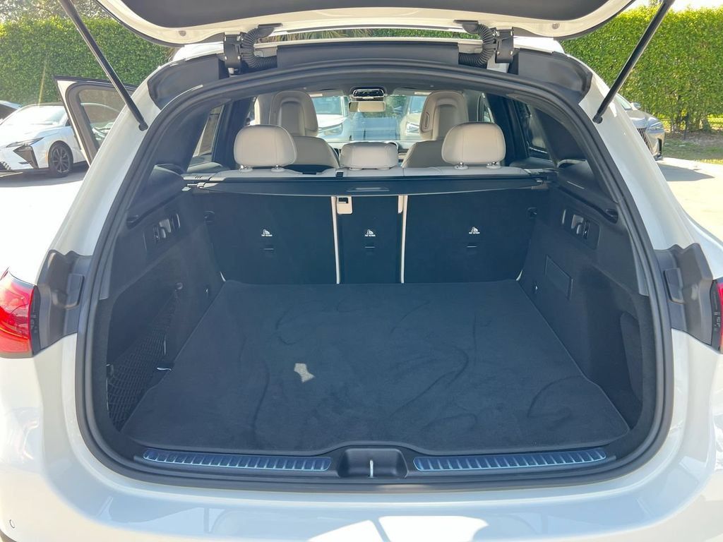 Used 2025 Mercedes-Benz GLC 300 image 19