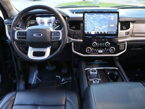 Used 2023 Ford Expedition Max XLT image 18