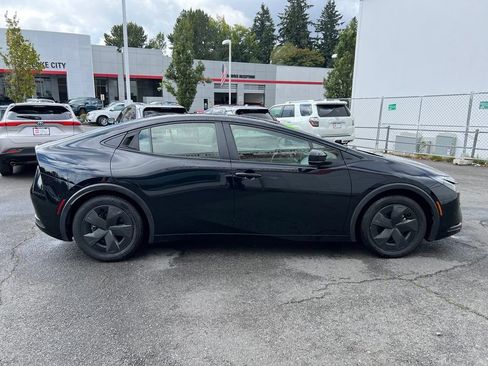 Certified 2025 Toyota Prius LE FWD image 3