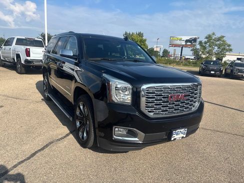 Used 2019 GMC Yukon Denali w/ Denali Ultimate Black Edition AWD/4WD image 3