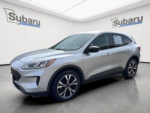 Used 2021 Ford Escape SE w/ SE Sport Appearance Package AWD/4WD image 3
