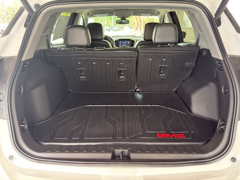 Used 2023 GMC Terrain SLT w/ LPO, Floor Liner Package FWD image 8