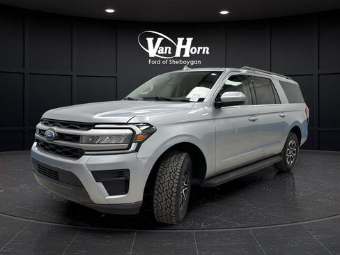 Used 2024 Ford Expedition Max XLT image 3
