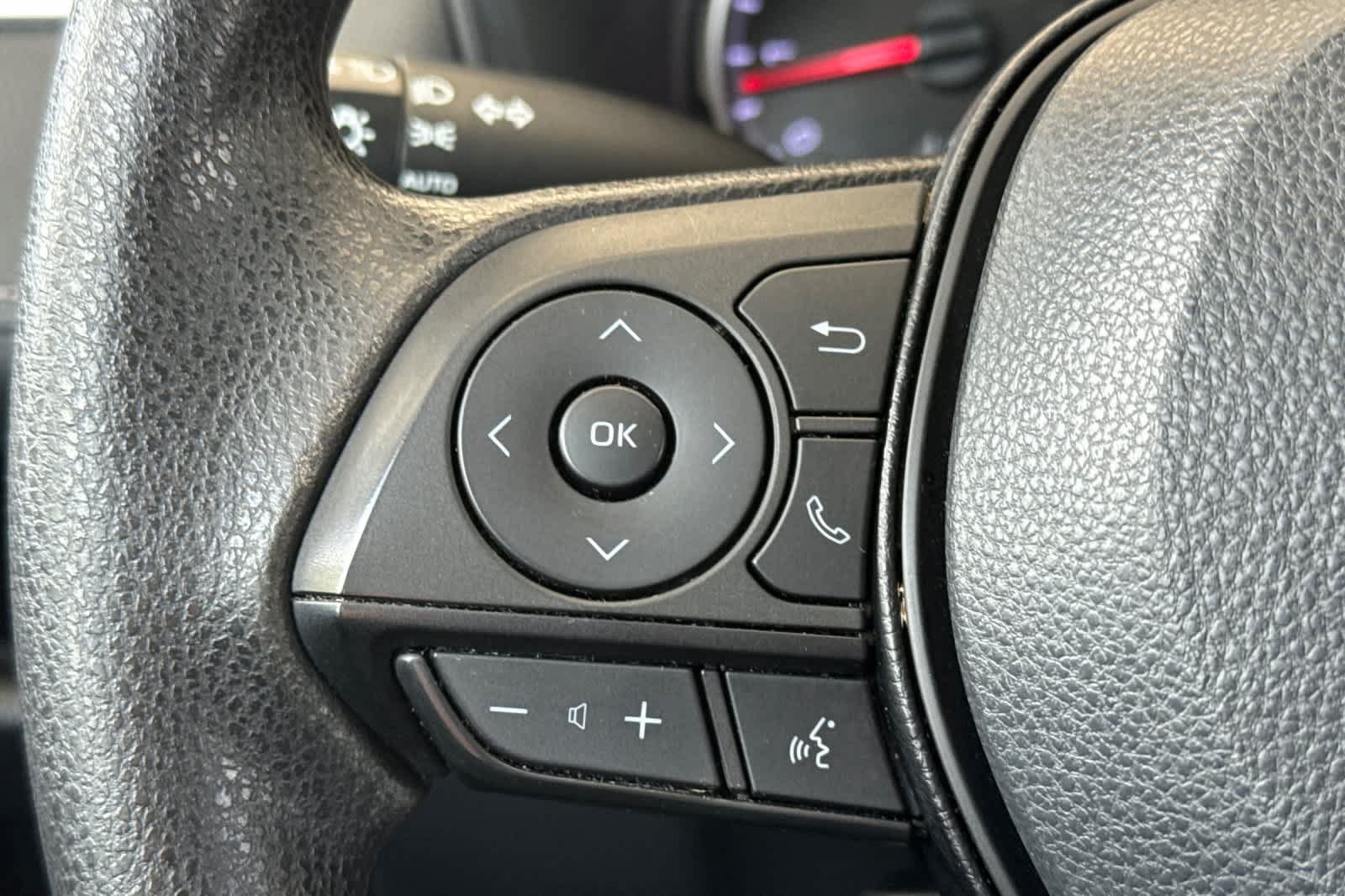 Used 2022 Toyota RAV4 XLE AWD/4WD image 25