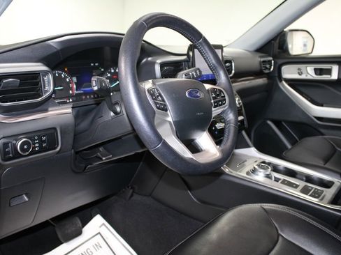 Used 2023 Ford Explorer Limited image 23