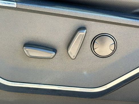 Used 2023 Ford F150 Lariat w/ Trailer Tow Package image 23