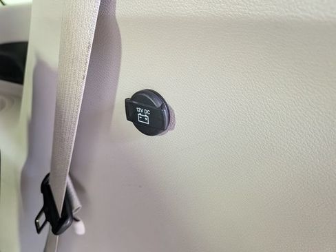 Used 2023 Chrysler Pacifica Touring-L FWD image 9