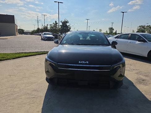 Used 2025 Kia K4 FWD image 2
