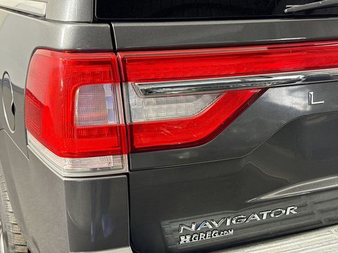 Used 2015 Lincoln Navigator 2WD image 36